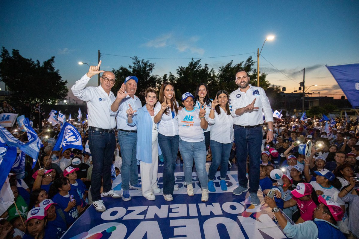 ¡Que divertida nos dimos León II y colonias vecinas🤩, seguimos con muchas ganas de sacar adelante a Guanajuato con nuestra próxima gobernadora @LibiaDennise y todos l@s candidat@s 🩵🙌🏻 ! ¡Vamos con todo, por las familias de nuestro hermoso estado! 🙏🏼🫶🏻 #VamosConTodoXGuanajuato…