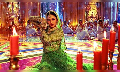 Sanjay Leela Bhansali’s 'Heeramandi: The Diamond Baazar,' adds to Bollywood's enduring interest in courtesans, a theme explored in classics Amrapali, Mughal-E-Azam, Umrao Jaan, to multiple adaptations of Devdas & Begum Jaan @TheAsmitaPant #Heeramandi buff.ly/49VXrWB