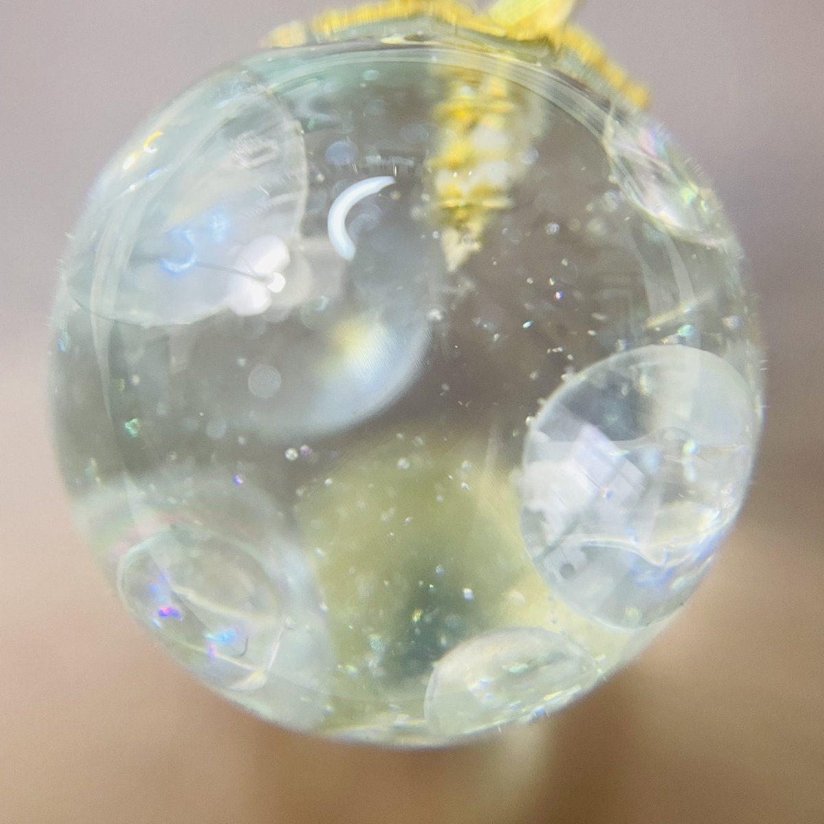 球体レジン🫧

透明ビーズで泡泡の水の中をイメージしました♪
とっても綺麗で涼しげな球体です✨

#ハンドメイド #ハンドメイドピアス #ハンドメイド作品 #レジン #レジン作品 #レジンピアス #空玉レジン #球体レジン