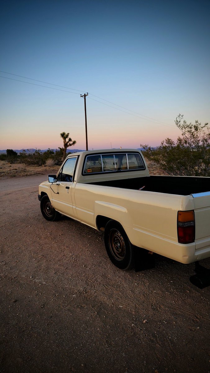 Another trip to the desert and back in my 1984 Toyota. So lucky I found this truck 💚💚💚