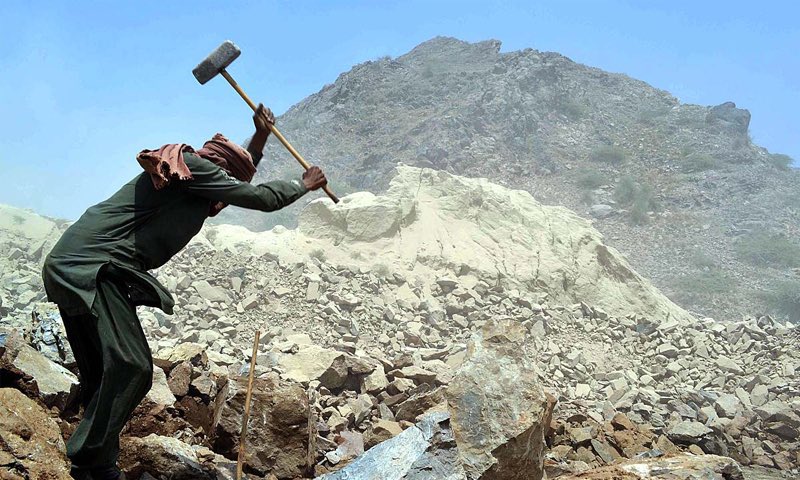 #1May serves as a stark reminder of the struggles faced by #Pakistan's poor labor force amidst a declining economy. #Balochistan, with its rich resources, bears witness to the paradox of poverty amidst plenty. As we commemorate the contributions of low-paid laborers, it's…