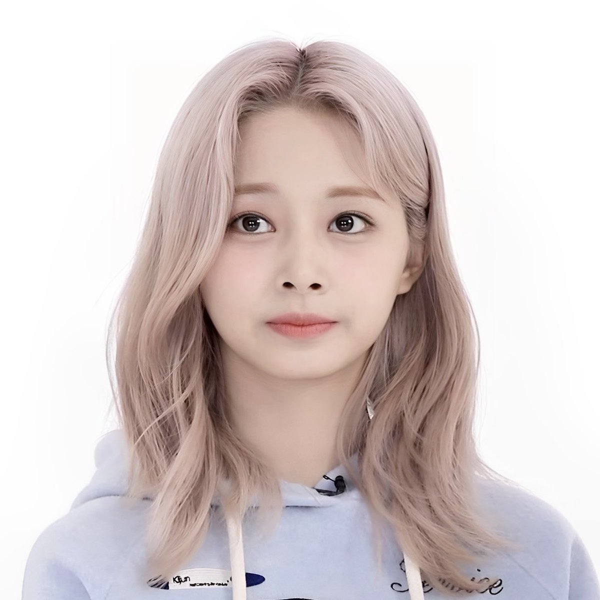 Alexenovae's tweet photo. So cute #TZUYU #子瑜 #쯔위  #ツウィ https://t.co/O8BxVRqqrF