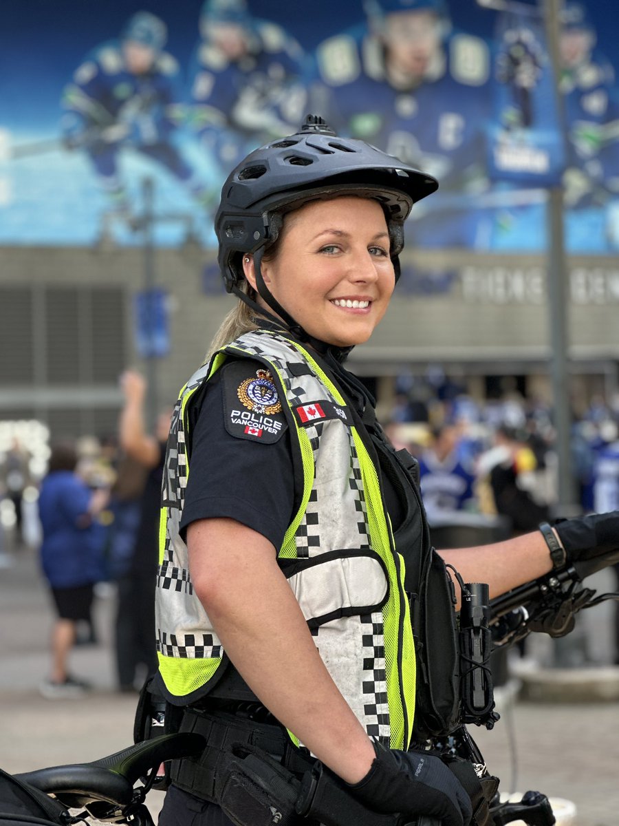 There are a lot of young families enjoying the pre-game experience outside the arena. It only takes a second to get separated. Plan a meeting place, put your number in your child’s pocket, & reassure them it’s okay to ask for help. We will be close by if needed. #GoCanucksGo