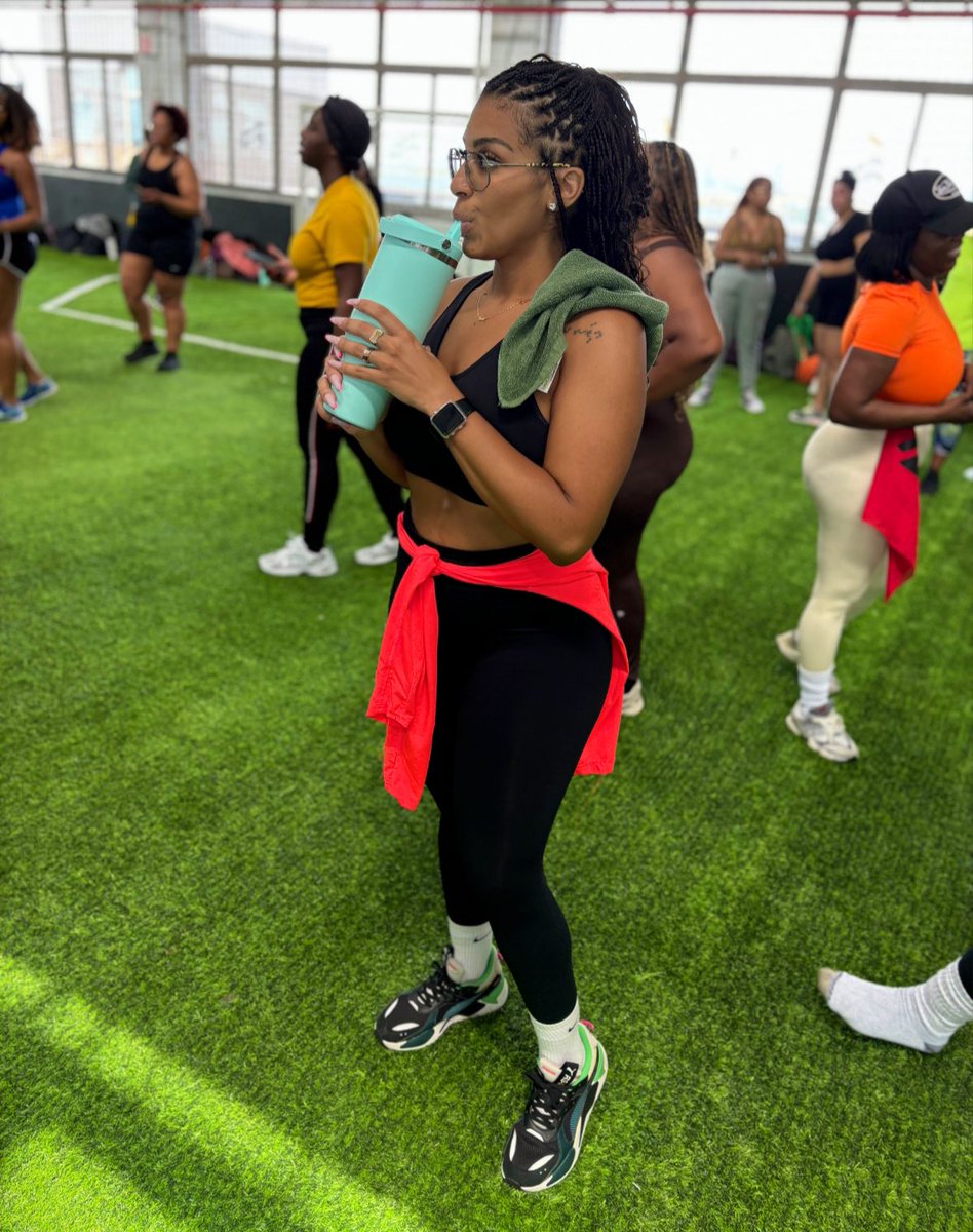 My friend made us do some twerk workout shit last weekend that was like 2 hours long. The way these old knees are setup🥲😭I damn near crawled Home lmao
