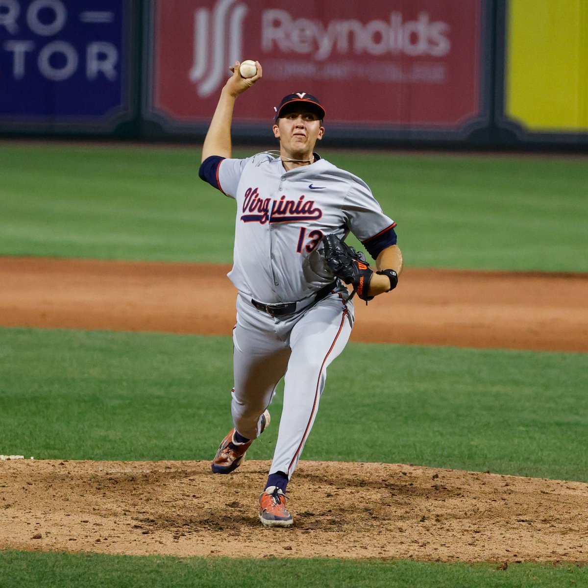 Another scoreless frame from Ryan Osinski in the 5th. UVA - 4 VCU - 0 End of 5