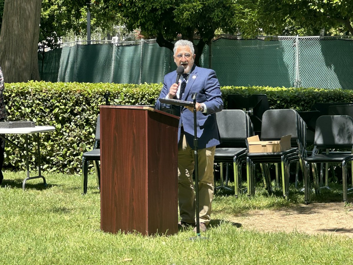 Anne Fennell tweet media