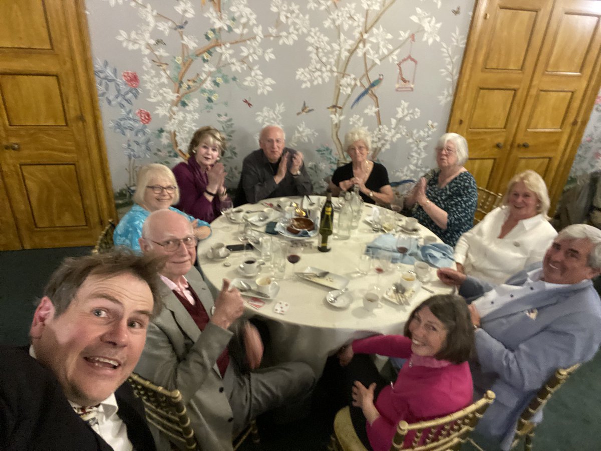 Wonderful entertaining guests at Mark’s 80th @BtonPavillion @BrightonMuseums 

#jimthemagician #magicjim #beyondbeliefmagic #beyondbelief #magicbeyondbelief #closeupmagic #closeupmagician #edinburghmagic #brightonmagic #birthdaymagician #brightonroyalpavilion #brightonmuseums