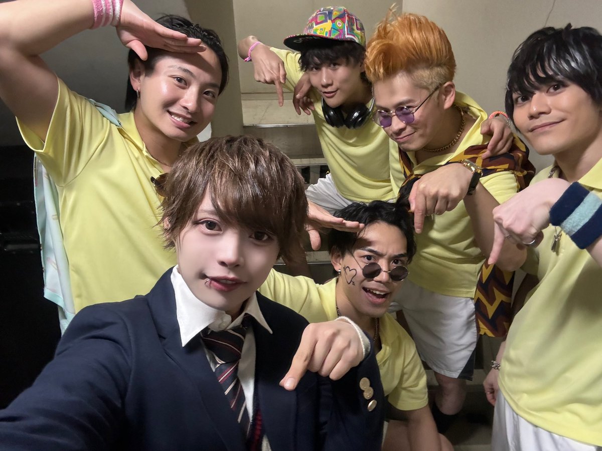 sugaya_ddn's tweet photo. テニス部リーダーとの写真

本業はアイドルだけど芝居も出来る✨

まもなくアーカイブ配信始まるので公演期間中観に行けなかった方もう一度観たい方お楽しみに‼️

#まんけん https://t.co/PdhAsTXdxE