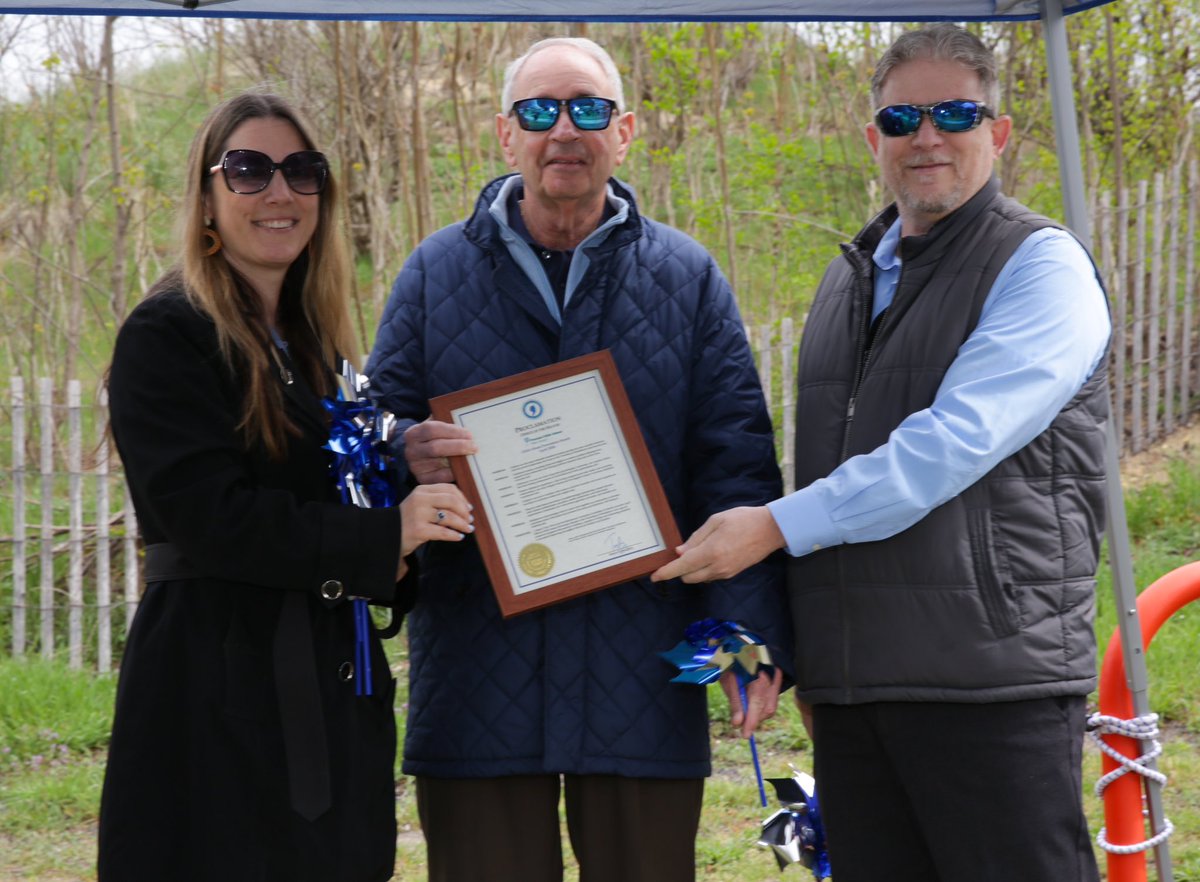 The Township Committee recently proclaimed April 2024 as Child Abuse Prevention Month in Middletown. To support this month-long initiative, Township Administrator Tony Mercantante joined @pcanj on Ideal Beach for its Pinwheels for Prevention campaign.
