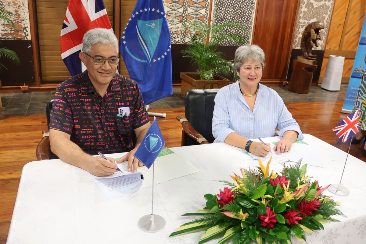 🇬🇧 invests £2.4mn in maritime safety & security across the Pacific, which will include support to Pacific Island Countries 🇫🇯🇹🇴🇵🇬🇸🇧🇼🇸🇻🇺 to uphold the UN Convention on the Law of the Sea. Our HC @VickiTreadell & Dr Paula Vivili @psvivili, SPC DDG signed the agreement in Suva.