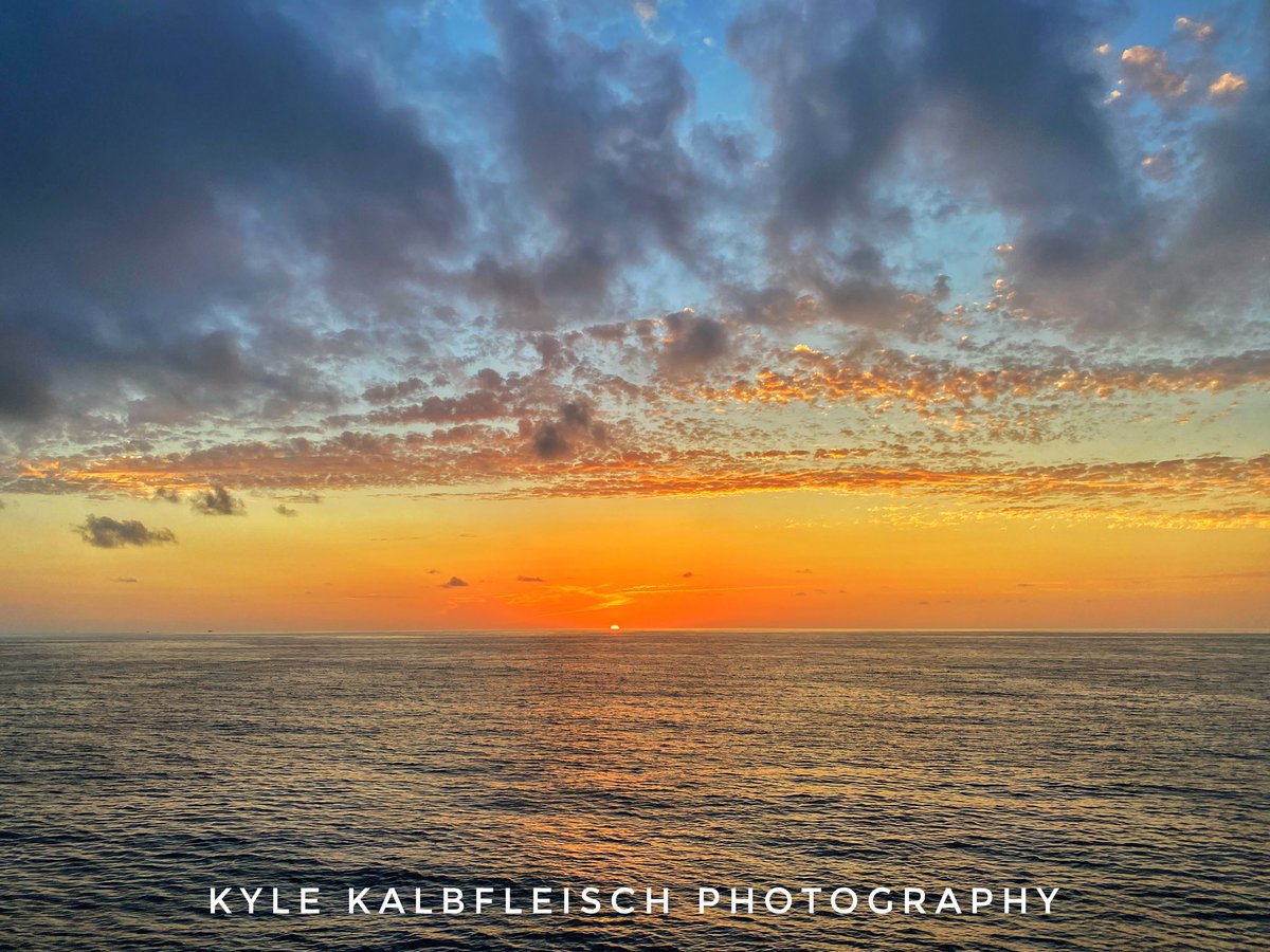 Key West Sunset 🌅 🫶

@KeyWest @VISITFLORIDA #Sunset #KeyWest #KyleKalbfleischPhotography

Facebook.com/KyleKalbfleisc…