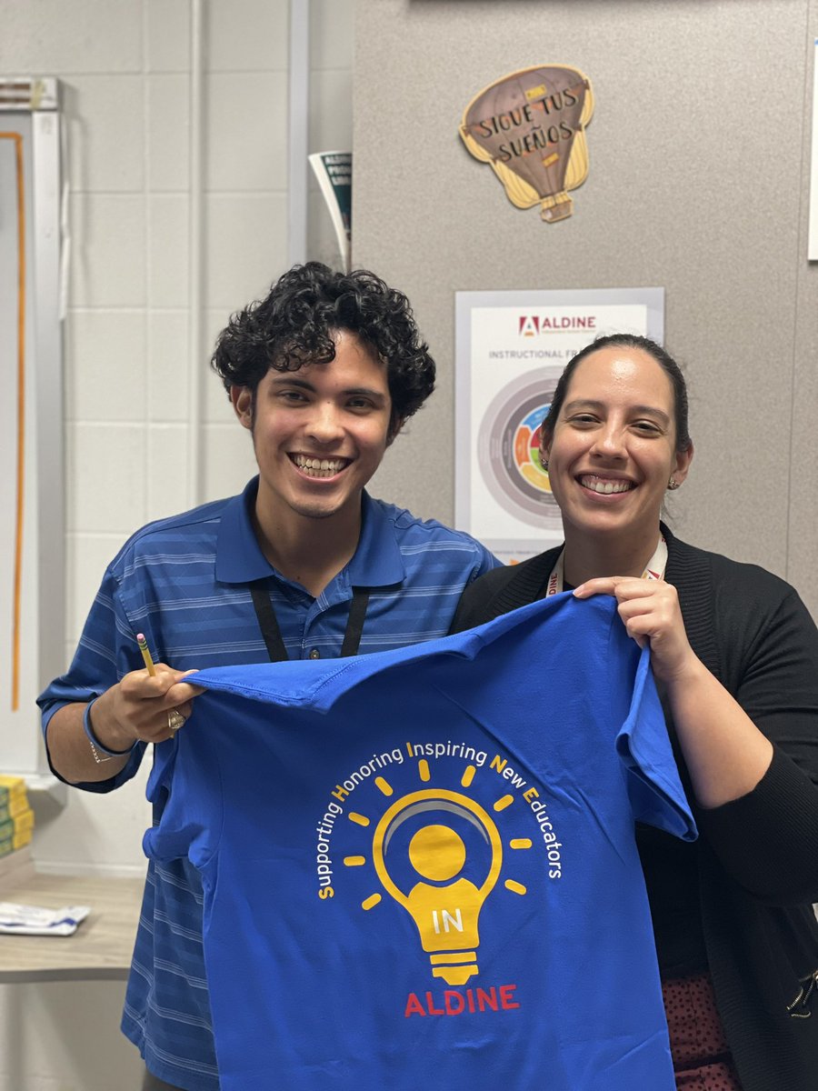LaPromesa_AISD's tweet image. As the year wraps up, our Novice Teacher Support Coach, Ms. Casella visited our 4 awesome 1st year teachers today. She gifted Mr. Huerta a SHINE t-shirt in support of him attending each monthly meeting this year! Way to SHINE Mr. Huerta! #Mentee #Mentor #Leadershipmatters #SHINE