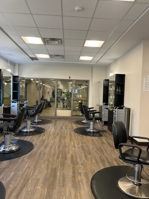 Last week RCI cosmetology students visted @AlgonquinColleg 's Woodroffe Campus to explore and to be inspired by the opportunities available there. (thread)