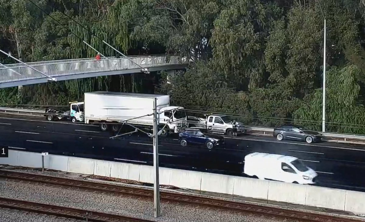 CRASH – MITCHELL FREEWAY NORTHBOUND AFTER VINCENT STREET, LEEDERVILLE
Left lane blocked
Towing services on site
Traffic slow on approach
travelmap.mainroads.wa.gov.au #perthtraffic