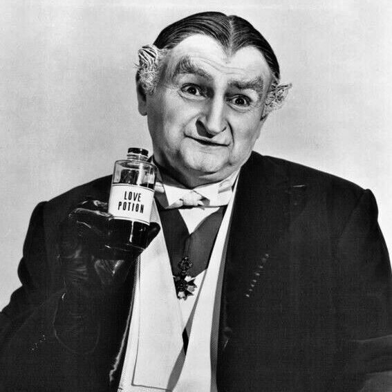 Happy birthday to Al Lewis, who hit on my girlfriend when I was in college (and he was in his late 60s). My gf was flattered and I respected his game. #RIP