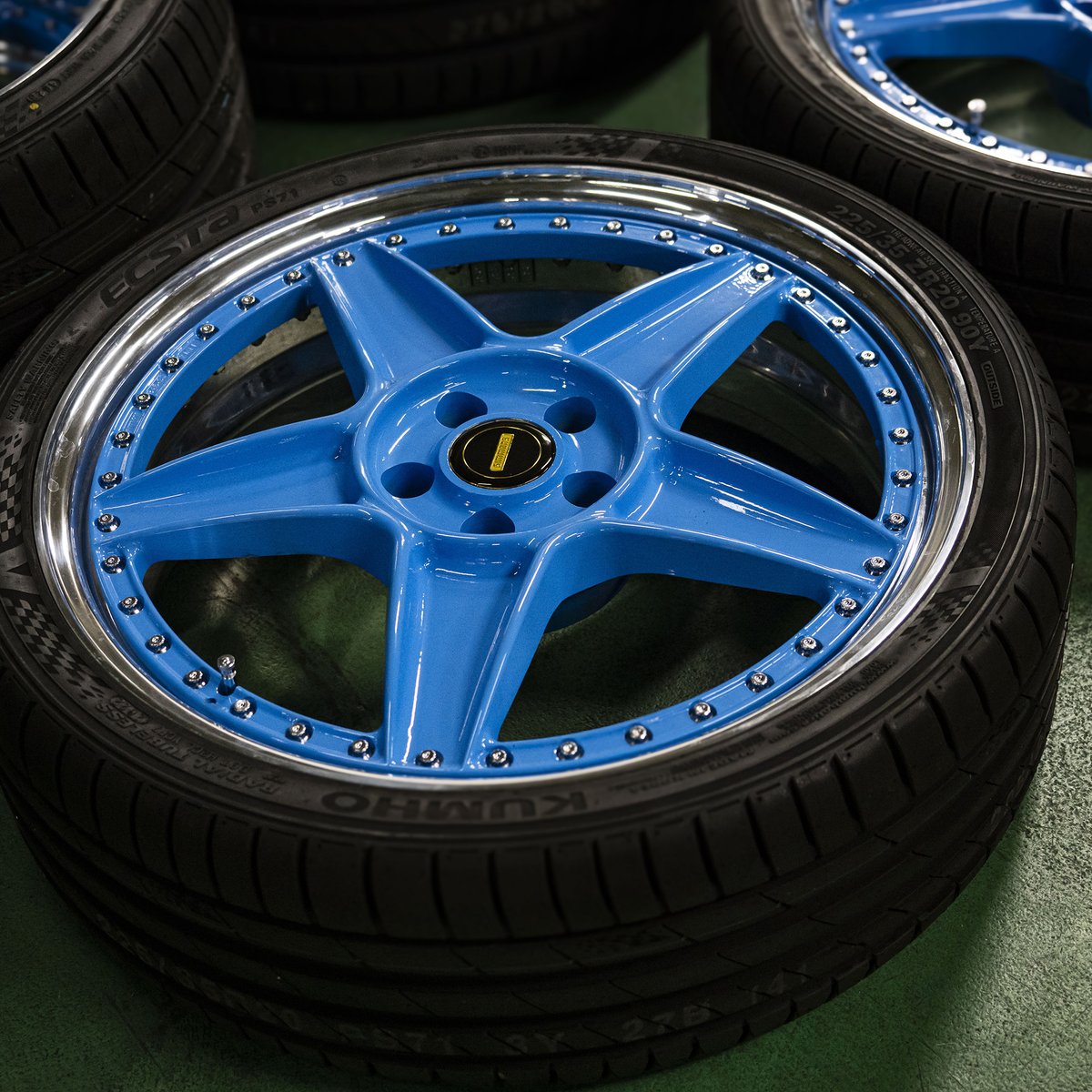 Custom Simmon B45s Wheel & Tyre Package 🥶🥶 💙

20 INCH B45

Paired with KUMHO ECSTA PS71 Tyres
225/35ZR20
275/30ZR20

#b45 #bluerims #bluewheels #3piecewheels #burnouts #prostreet #yeahbud #vehicle #carlifestyle #instacar #tires #cargramm #slammed #tireshop #temptyres