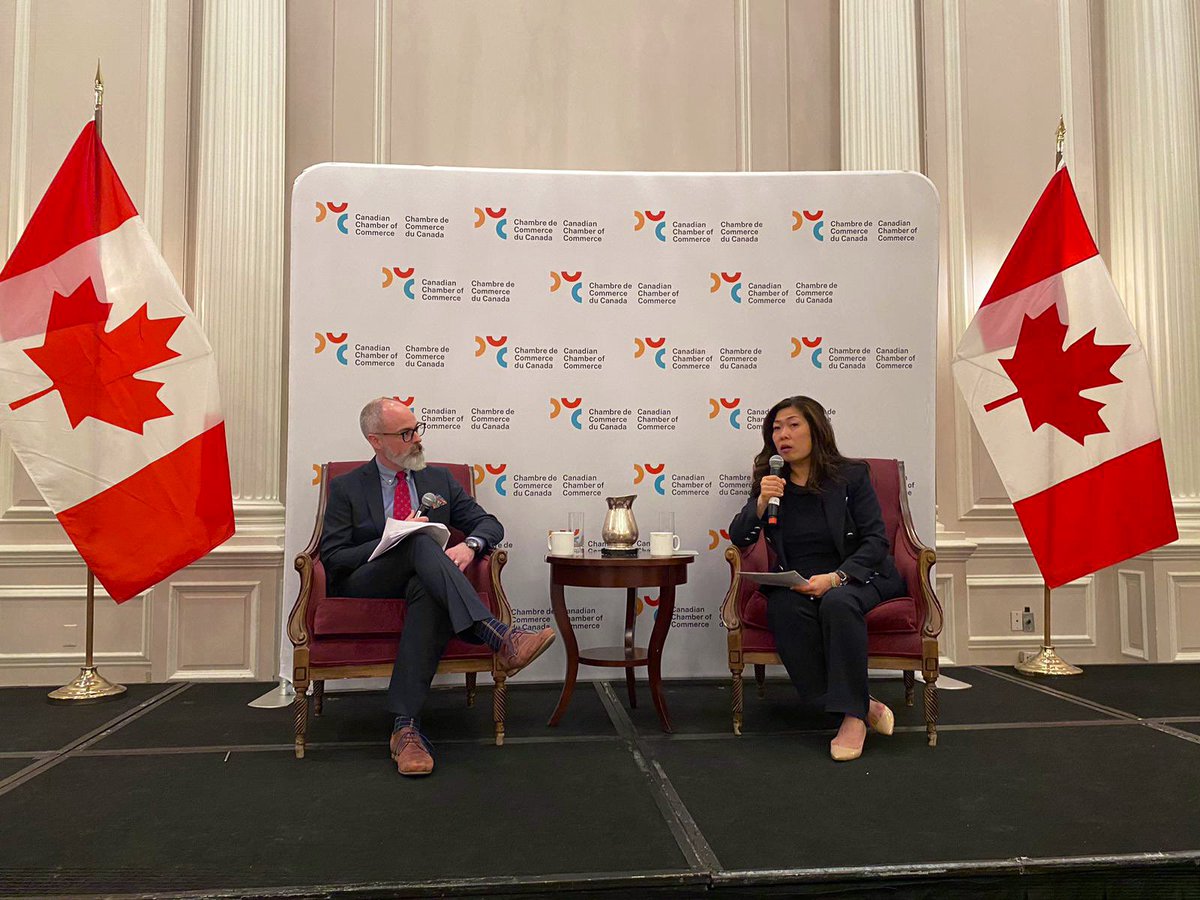 Canadian manufacturers are at the heart of our Canadian economy and our largest trading relationship with the US. It was great to talk about our #TeamCanadaUSA strategy at the @CdnChamberofCom event. Our businesses and workers are critical to the success of this strategy.
