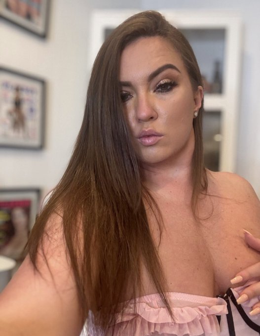 Slide into my dm&rsquo;s https://t.co/79sg7VBDbE https://t.co/NYcI1jVpW4