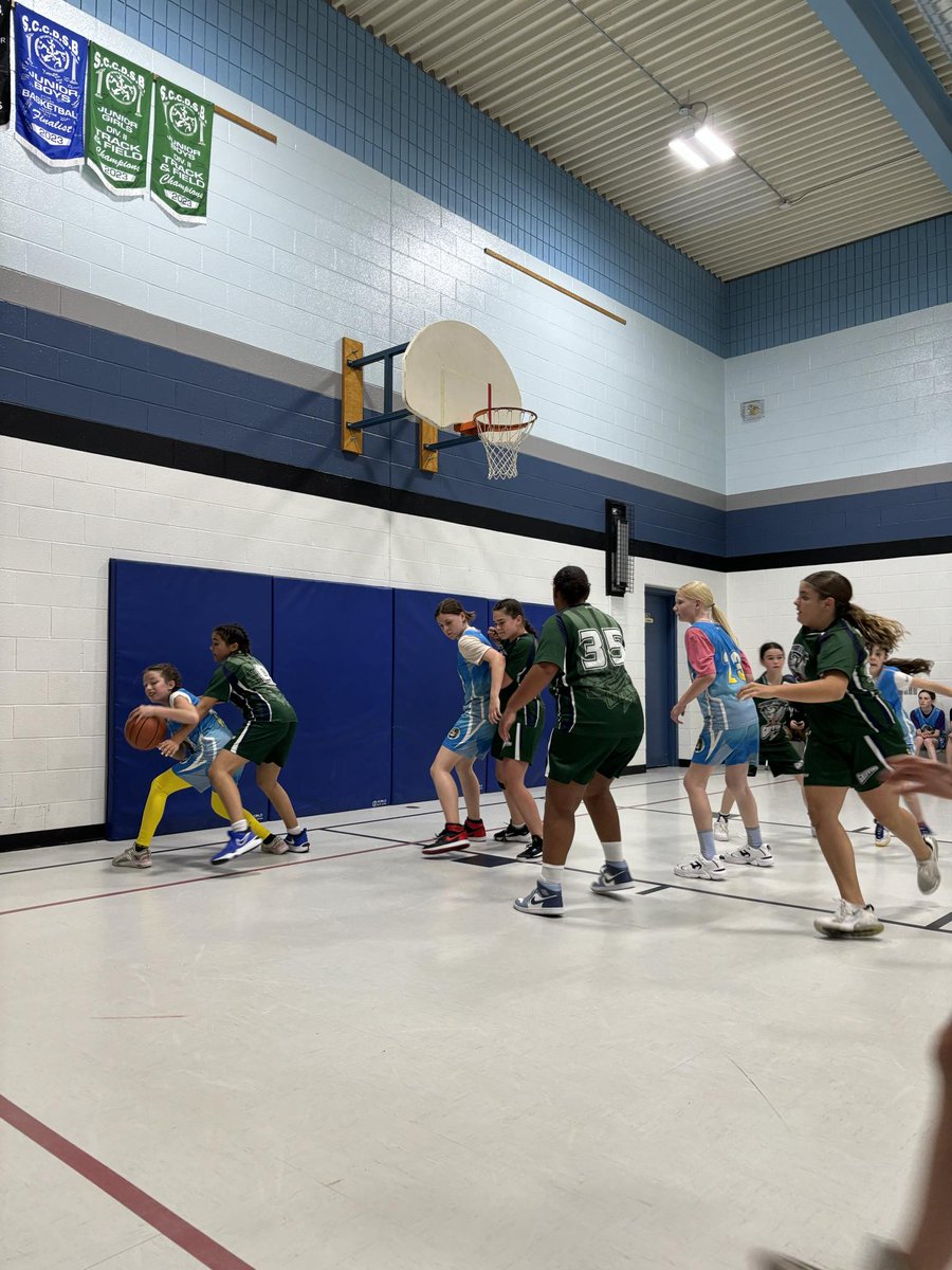 Ce soir les filles d'ESTA ont obtenu une victoire contre l'école Gregory Hogan 28-26. Un match très contesté qui a nécessité du temps supplémentaire pour décider les vainqueurs. Bravo les filles!!