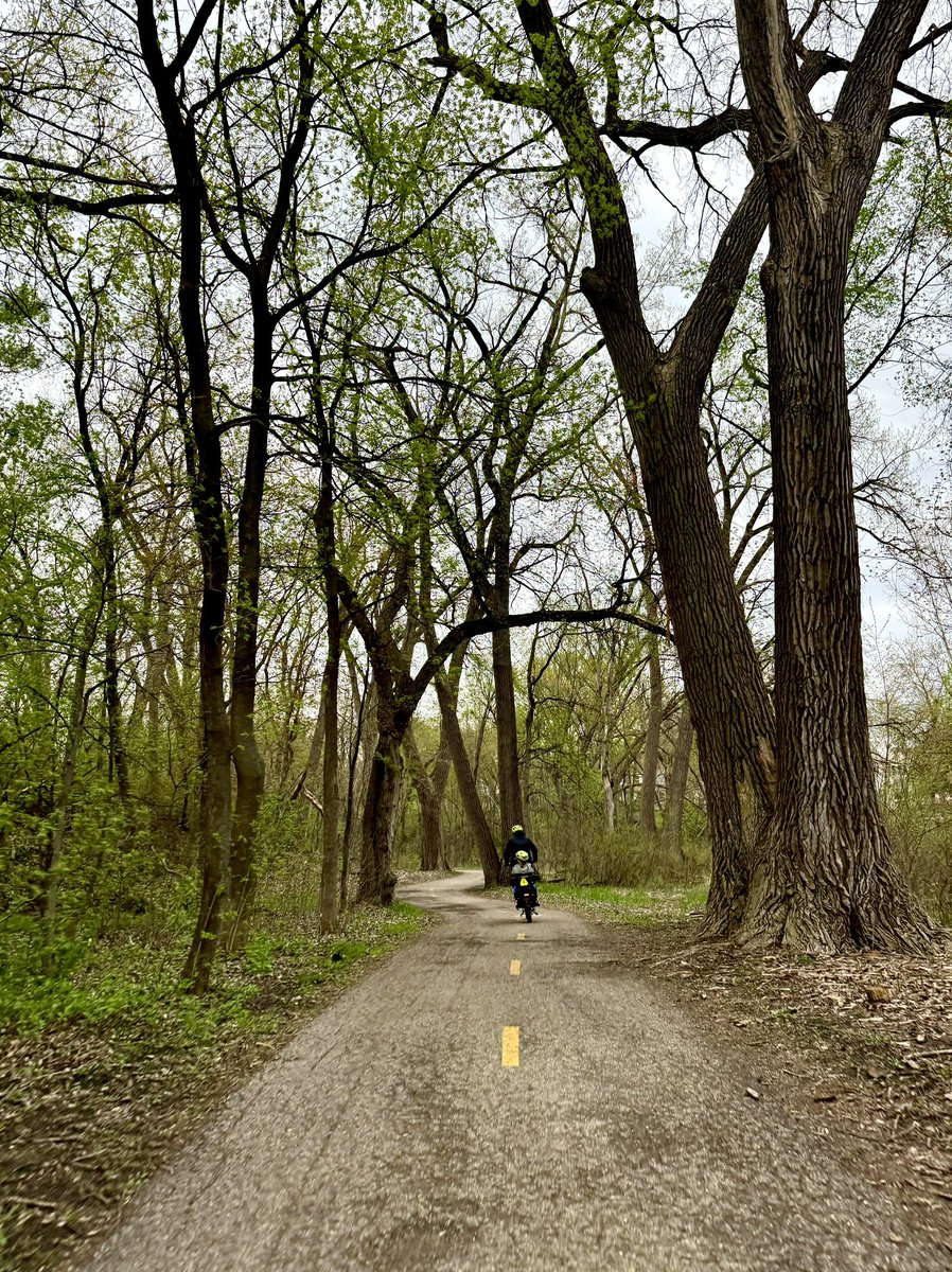 Day 30: Family ride to/from dinner.

I’m so grateful to live in an urban city that also has so much green space.

#30daysofbiking