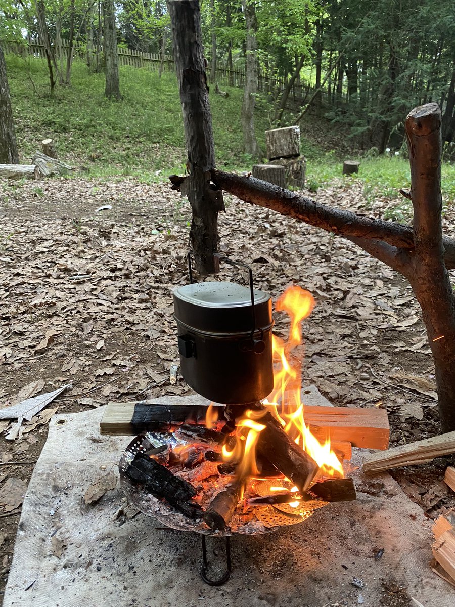 家族でがっつり肉のBBQ
久々のバームクーヘンで１泊
ブッシュクラフトもどきで１泊
#4月のキャンプを写真4枚で振り返る