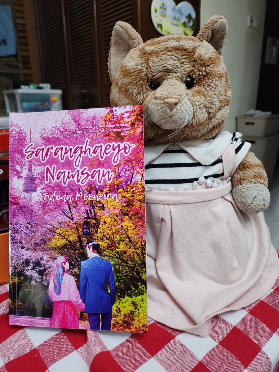 Eiyo, It’s the 1st of May today 🎉🎉🎉

Good news! Saranghaeyo Namsan is out of the oven and will be coming at you in 16 days 😍🤩🌸🌸🌸

#SaranghaeyoNamsan #FadimaMooneiraWriter👩🏻‍💻 #NewAdultRomance #NovelMelayu #NovelCinta #NovelIndie #BookCommunity #BookTwitter #Booktwt