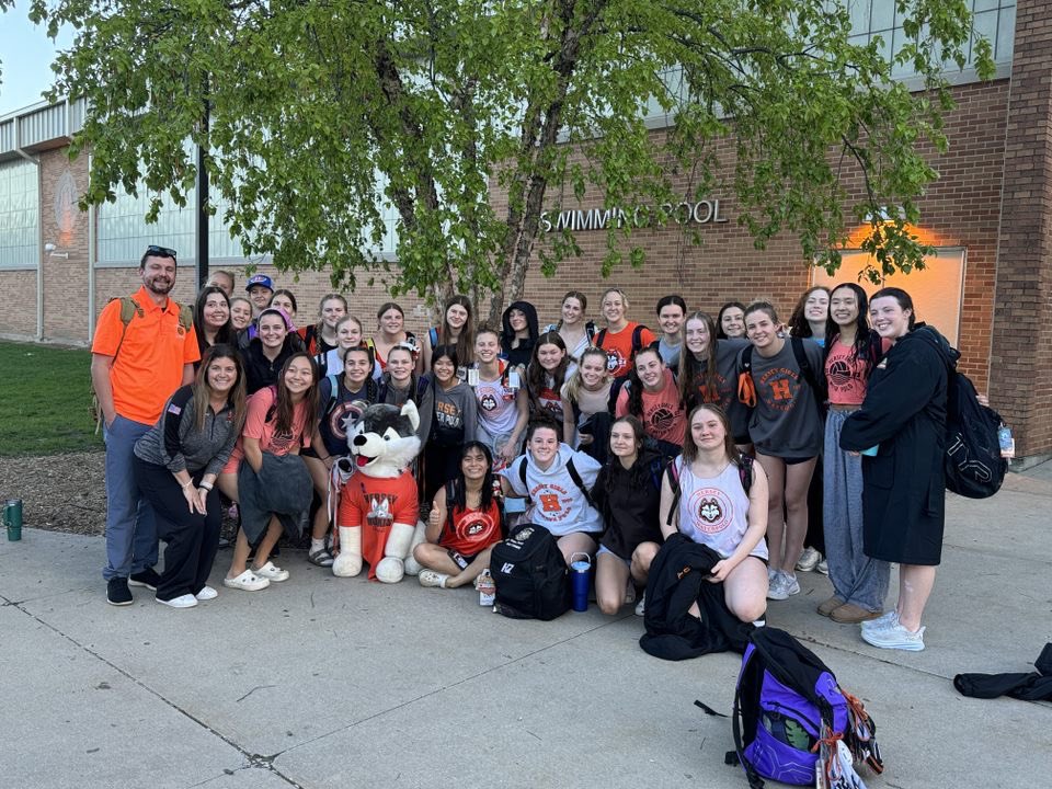 ✨Coach Pat Mat ✨ is our #playerofthegame as JV goes #undefeated on the season! Varsity takes a tough loss to a great LT team. Onto the conference championship! 💪🏼 @Matuszewski214 @madisonburkh @clairelutz12 @HerseyHuskies @ILLWaterPolo #wereready #itsgotime