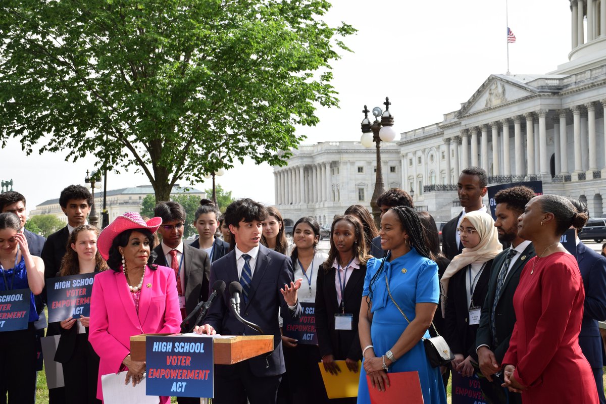 Proud to have joined @RepWilson @Senlaphonza in introducing the High School Voter Empowerment Act in Congress today, to ensure civic education for all Americans nationwide is a reality.