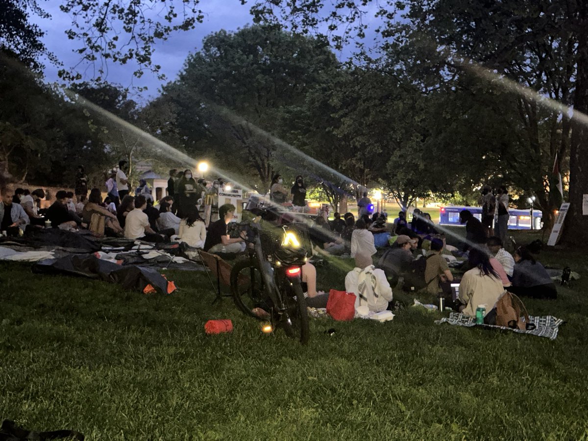 Many protesters have tents with them, but not up. UVA shared a statement with @29NewsWVIR about its request for people to “voluntarily take down the tents.” According to Virginia Mercury, Governor Youngkin says the commonwealth will not tolerate encampments on college campuses.