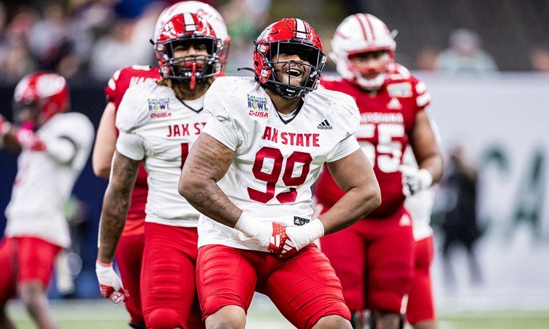 #BIGGOD Blessed to receive an offer from @JaxStateFB  #HardEdge
@Coach_Dressler @RealCoachRod @RamsayFootball @RonnieDjackson @SpeedyDobbs14 @CoachAConwell
@coachswift64 @DemetricDWarren