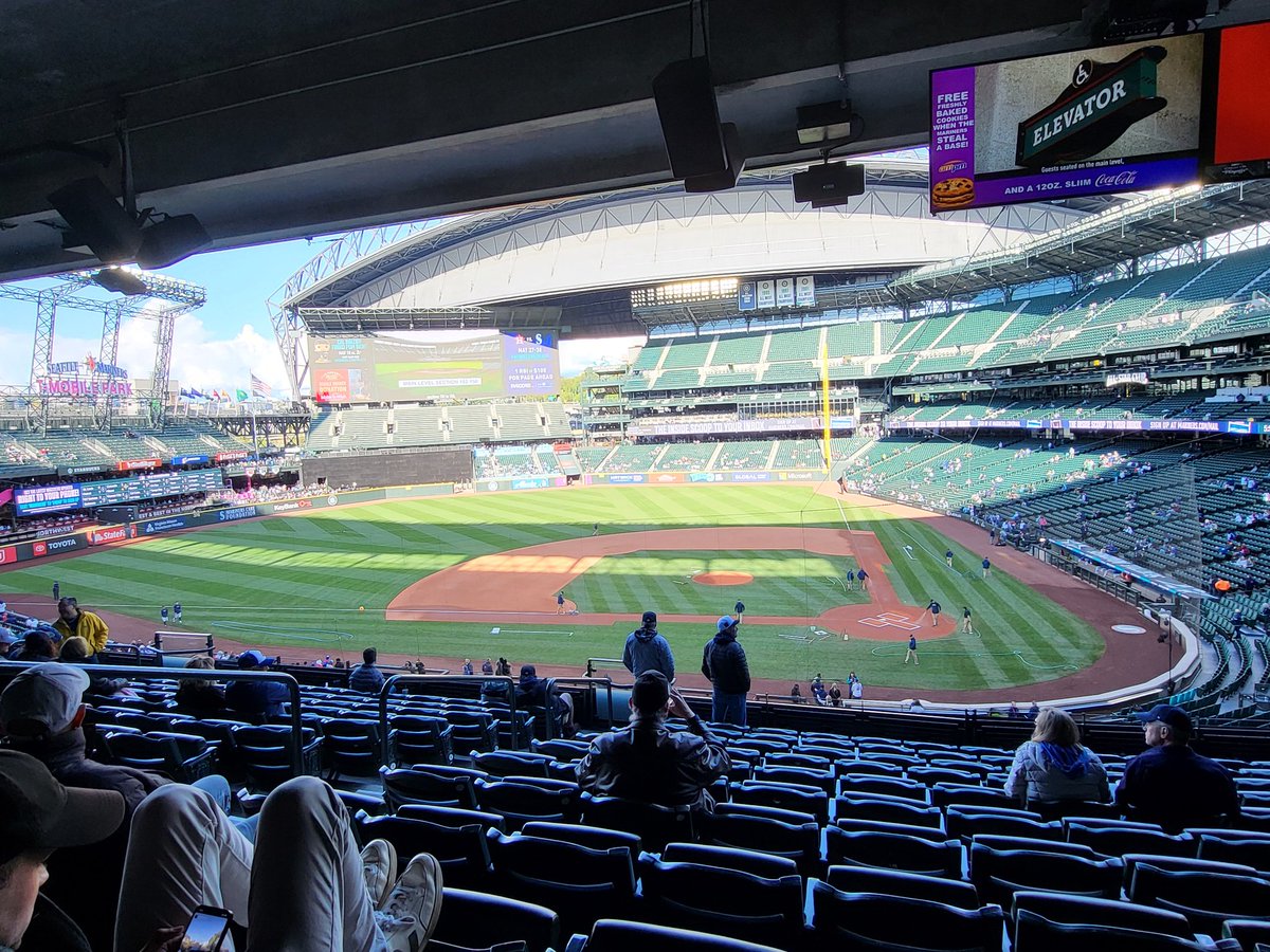 You are looking live at T-Mobile Park where the Mariners and the powerhouse Atlanta Braves tangle in an inter-league match up. Last night saw a duel no-hitter into the 7th. Expect another tight pitching duel.I'm looking forward to watching Biff Pocoroba, Rick Camp and G. Hubbard.