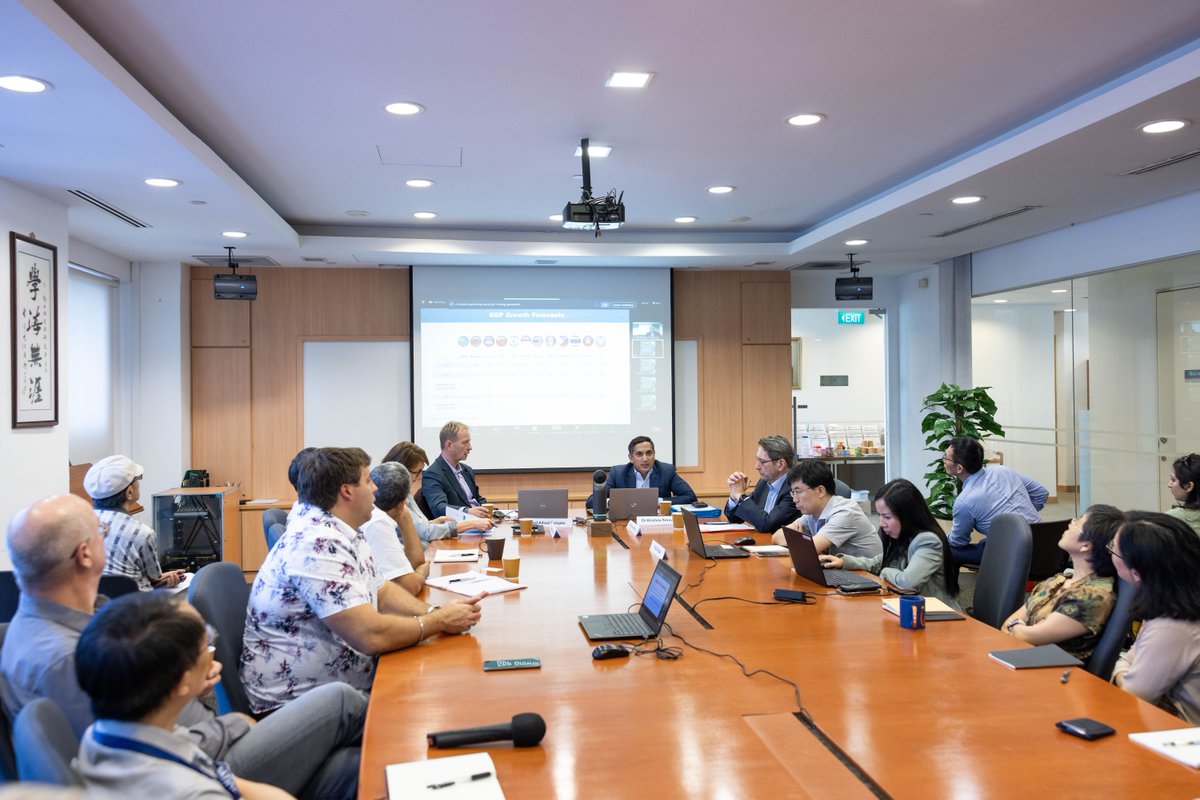 IMF Director of Asia & Pacific Krishna Srinivasan: Very much enjoyed my discussion with students, faculty, and other experts at @NUSingapore East Asian Institute on our latest Regional Economic Outlook. Learn more here: bit.ly/3WpMiKD