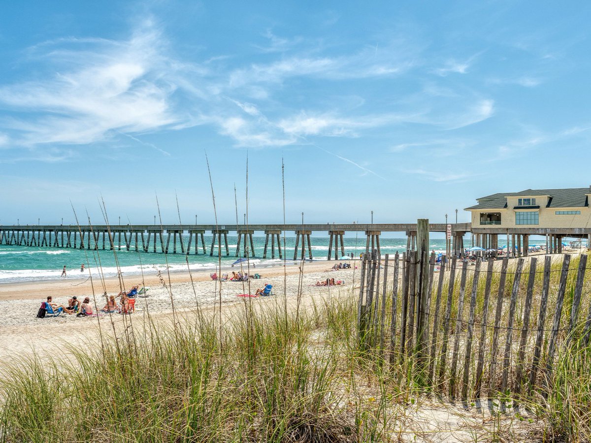 #WrightsvilleBeach is nominated for Best Beach in North Carolina in @USATODAY's #10Best Readers' Choice Awards! If you adore our crystal blue waters and active beach town, you can vote once per day over through May 20. Vote here: bit.ly/4dj0F9I
