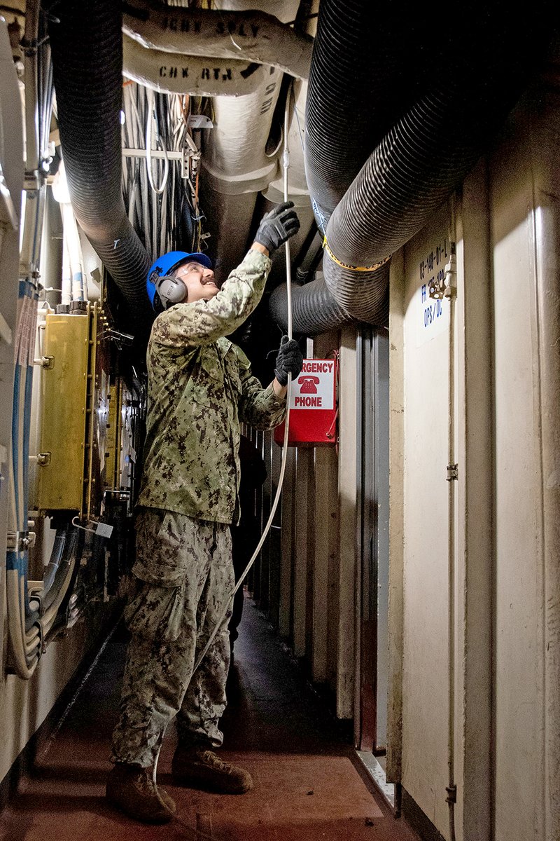 #Anaheim native serves aboard #USNavy #Aircraft #Carrier #USSJohnCStennis #CVN74
FC3 Isaiah Cisnerossalarcon
removes a dead-end cable in Newport News, Virginia, Sept. 28, 2023.
dvidshub.net/image/8066110/…
#ForgedBytheSea #AmericasNavy @NETC_HQ @MyNAVYHR @Followers @stenniscvn74