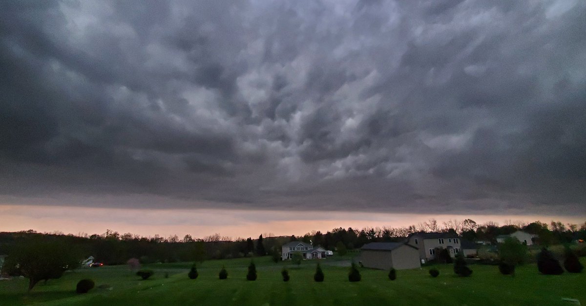 #SkyJoey Pretty wicked storm line ripped thru tonight about 7:30. Tuesday Danielsville PA #pawx @NWS_MountHolly @StormHour #StormHour
