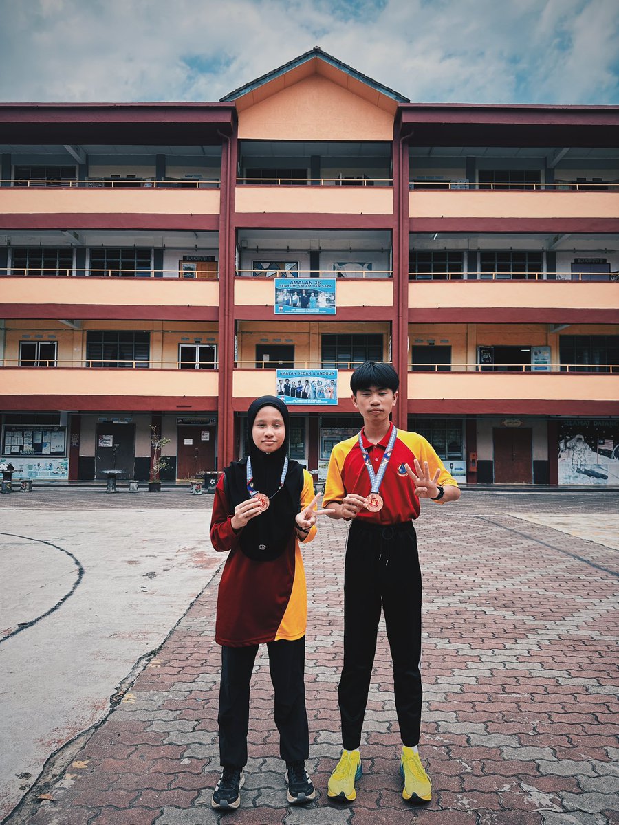 wanmahazir's tweet photo. #latepost #throwback #alhamdulillah Wan Hilman #4 Wan Zara #8 @ Kejohanan Merentas Desa Peringkat Daerah MSSD πβπ» #wanhilman #wanzara #runwanrun #merentasdesa #mssd https://t.co/GdDzMfNZha