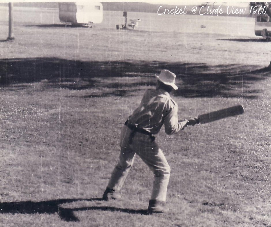 Cricket anyone? Such a great shot of rest and relaxation in the 1960's at Clyde View. We'd love any pics you may have of old holiday memories at Clyde View. 
#cricket #batemansbay #clydeview #goodolddays