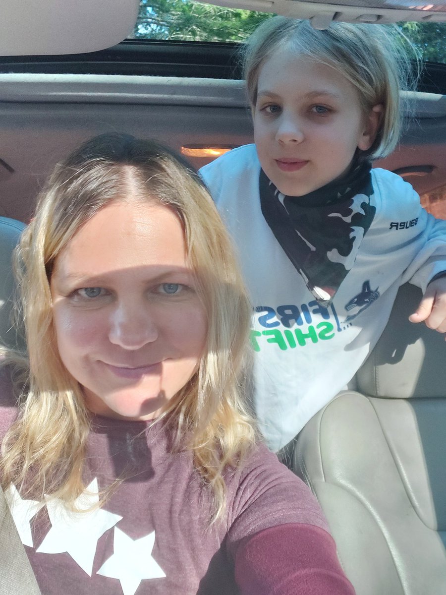 evihusz99810's tweet photo. Go Canucks Go #Canucks #silovs fans #blueger fans https://t.co/qbfyxc7CBA