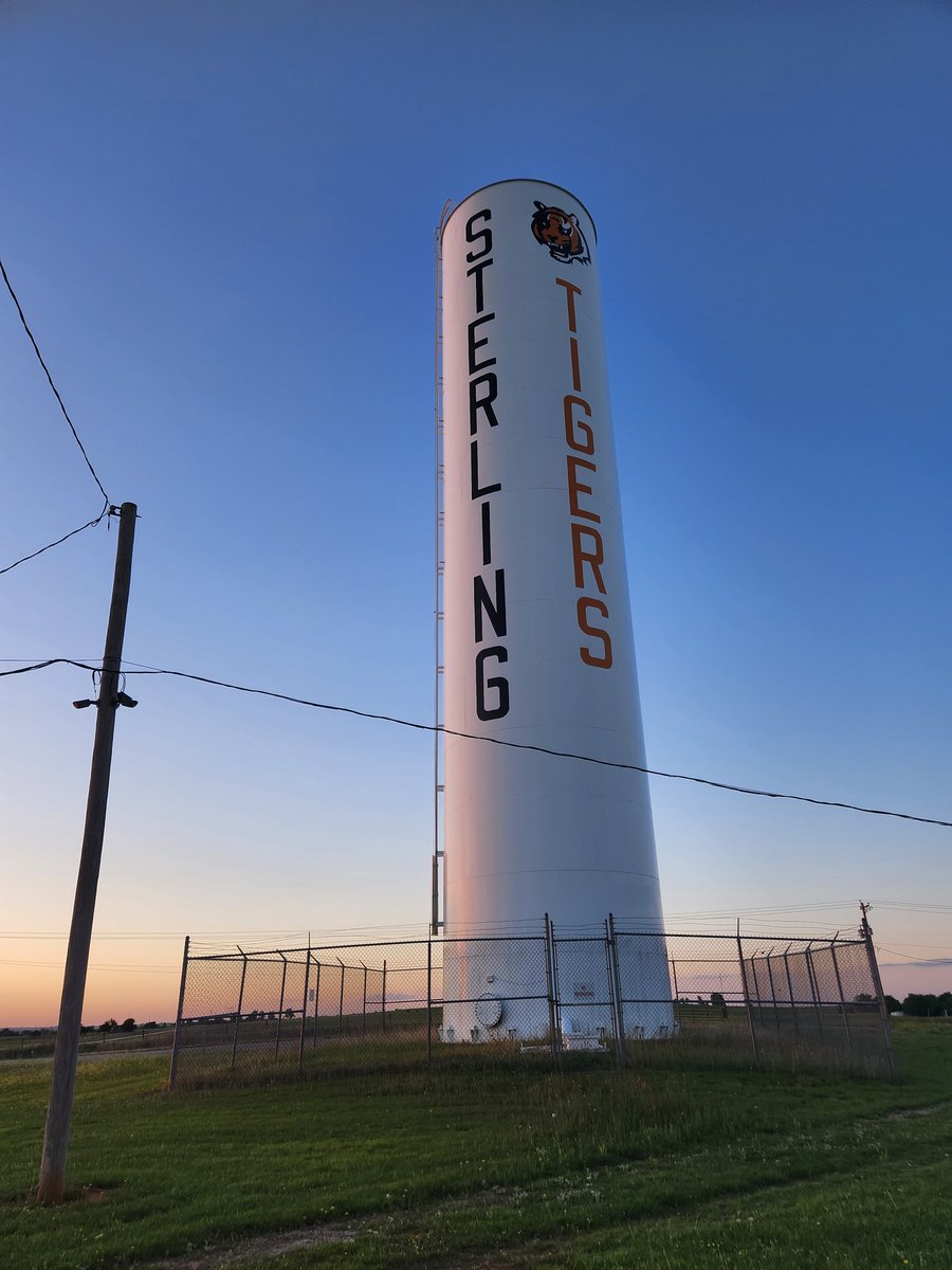 The water tower in Sterling, OK, USA

#digitart #landscape