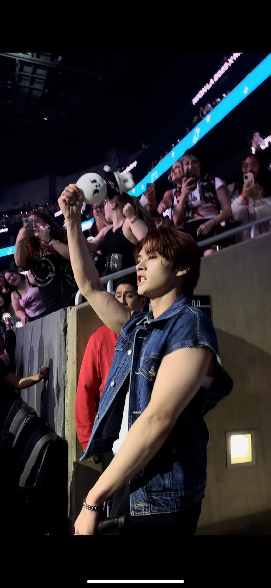 َ (@hourlyino) on Twitter photo 