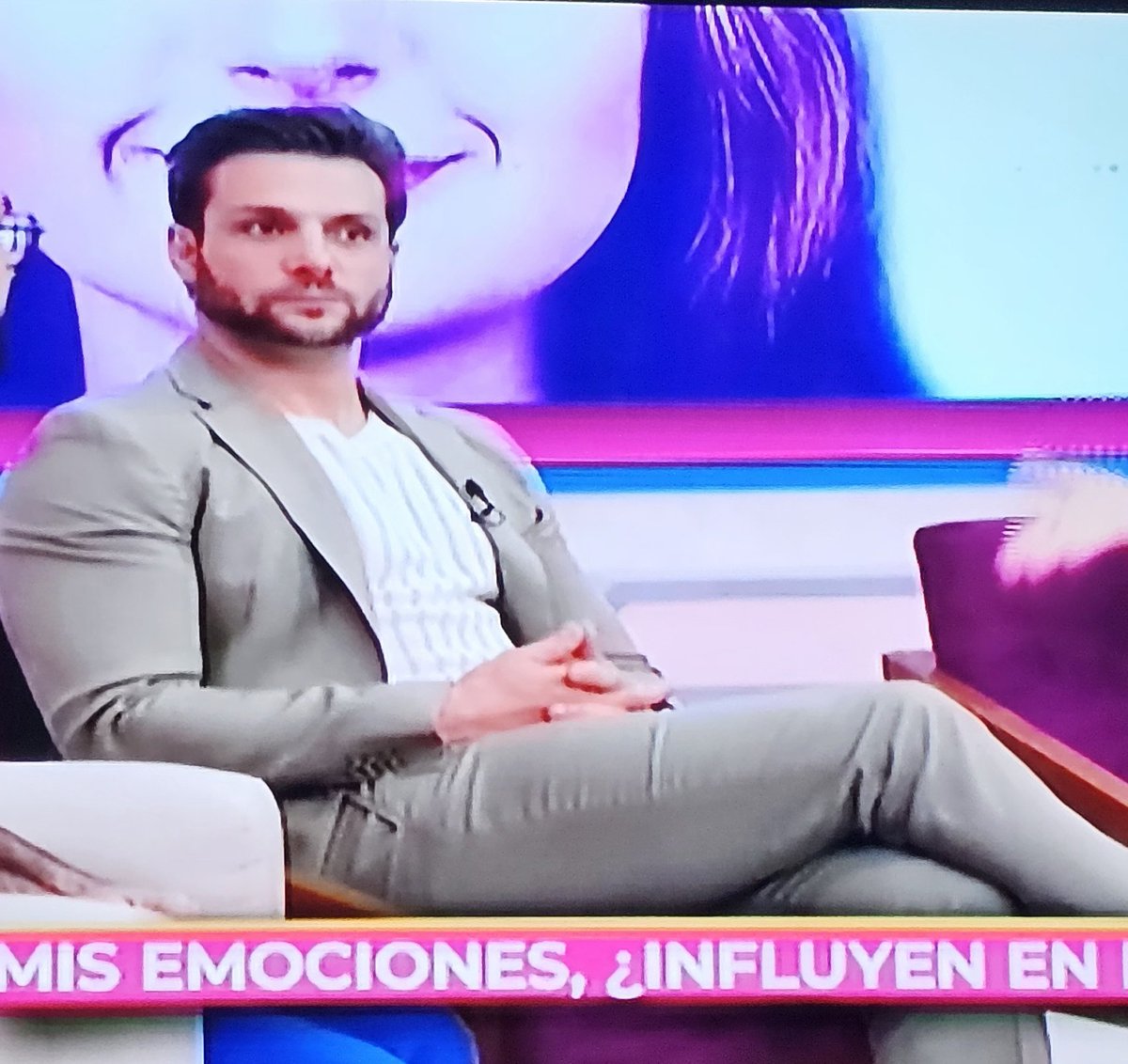 Como siempre muy guapo mi conductor favorito 😊 #LaHoraFelízDeLaTV