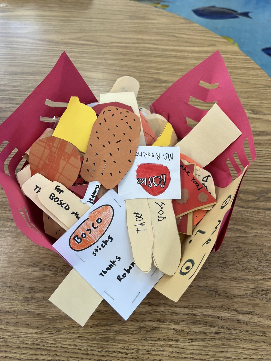 1st &4th grade buddies getting ready for School Lunch Hero Day tomorrow! Students made our amazing food services worker thank you cards shaped as their favorite hot lunch and snack foods! All in a red basket, of course! 🍔 🍎 🍕 @PaloAltoUnified @judy_argumedo