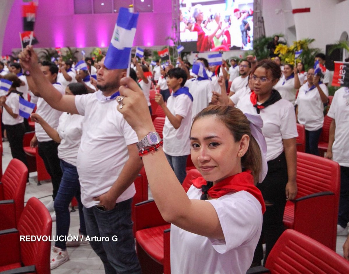 #ManaguaSandinista// Presidente Daniel Ortega y Compañera Rosario Murillo rinden homenaje al Comandante Tomás Borge #SoberaniayDignidadNacional