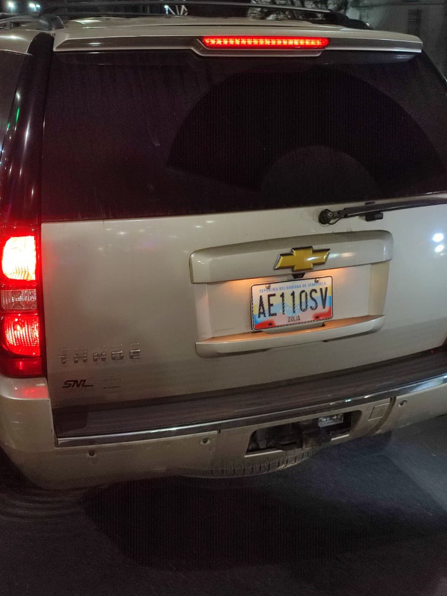 JonathanQuantip's tweet image. El conductor de esta camioneta amenazó e insultó al personal paramedico de la unidad motorizada de @angelesdlasvias porque le molestaban las luces de emergencia. Sucedió hace minutos en las inmediaciones de la Plaza Francia, en Altamira