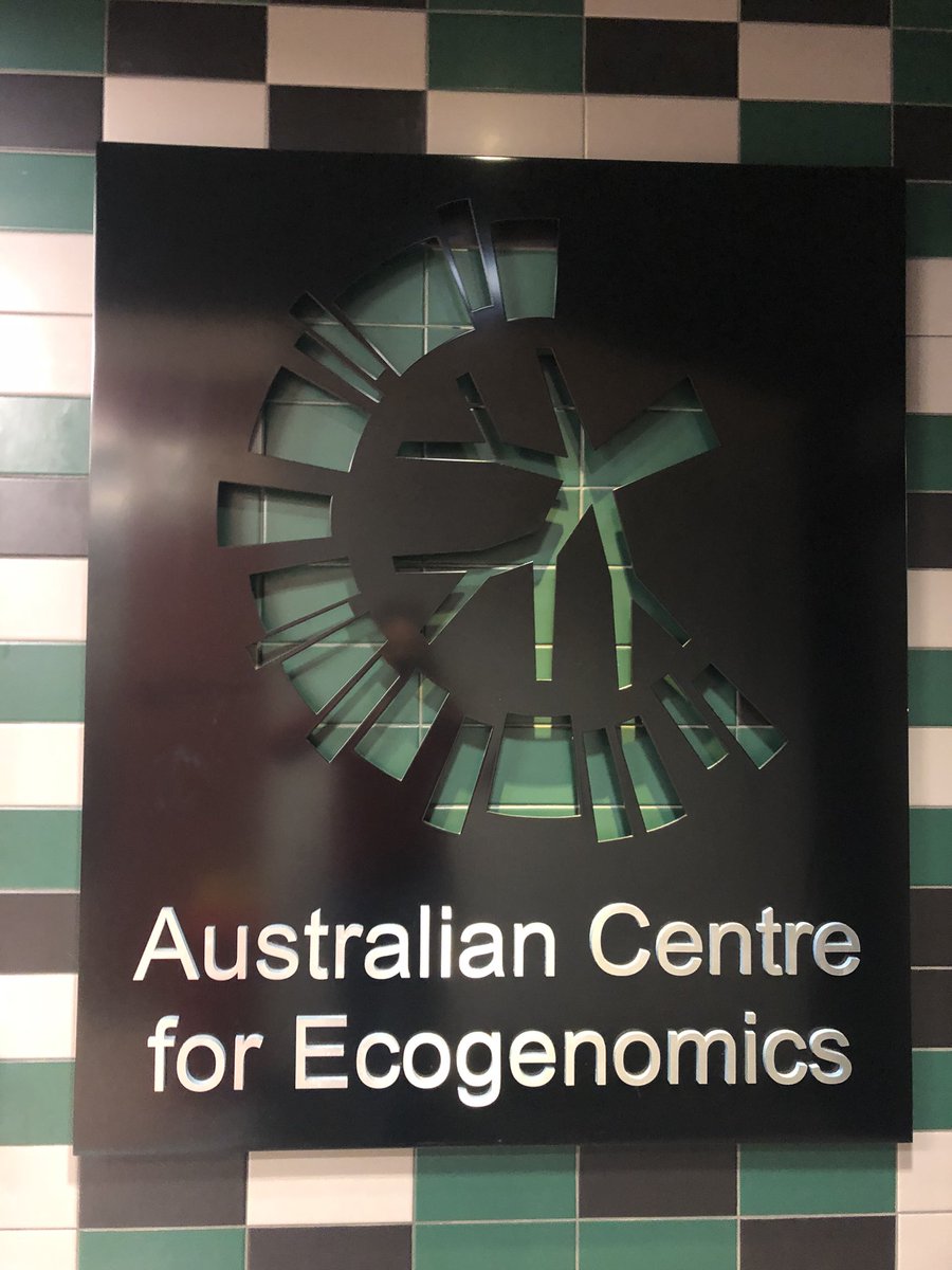 Today the Biol3903 Advanced Genomics students are visiting ACE @ace_uq Thank you @PhilHugenholtz for hosting us!