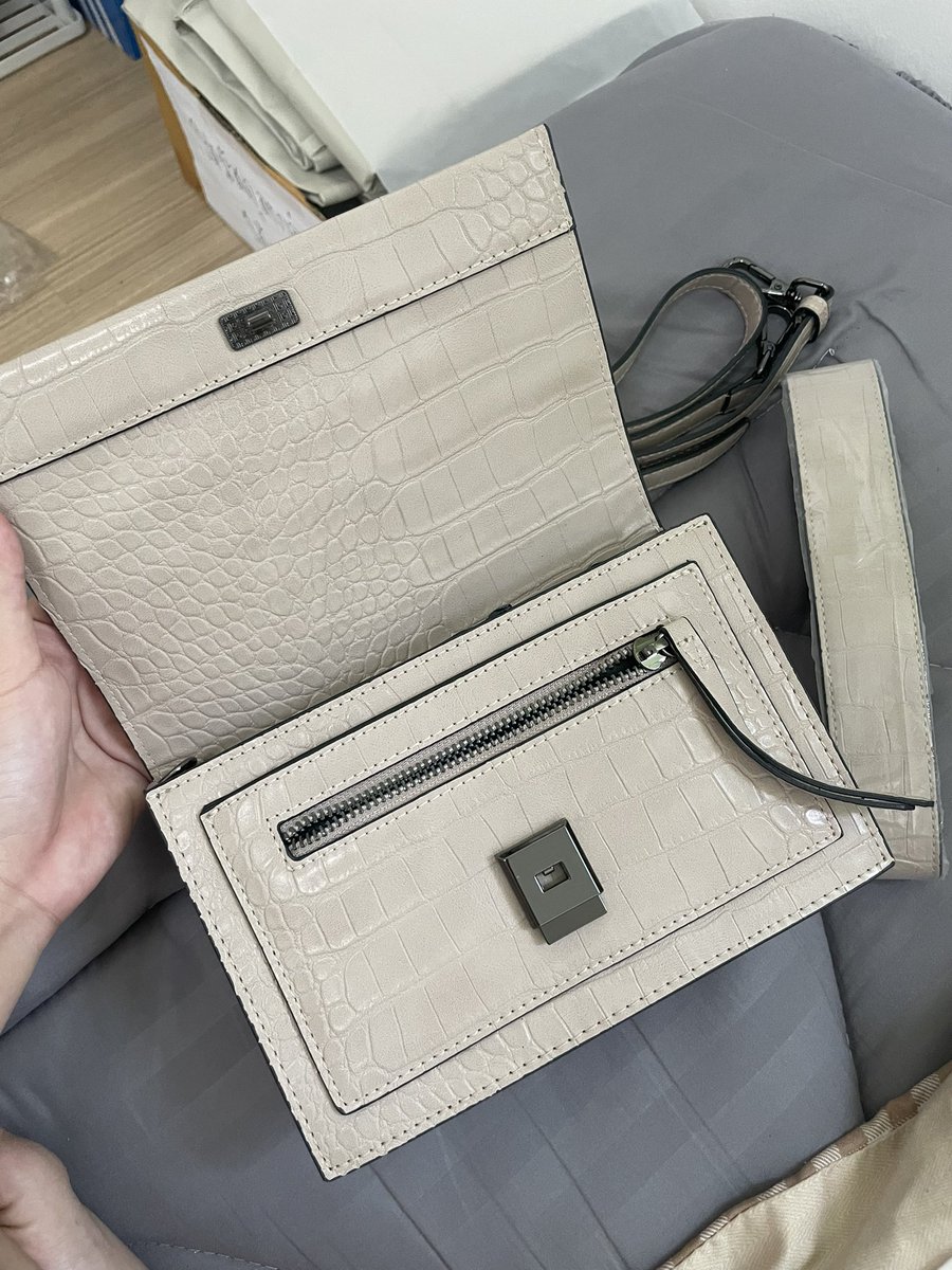 littlechanom's tweet photo. Bester milo bag สีครีม 
ร้าน bester_brand 
450 รวมส่ง (From 1,100)
**มี 2 สาย ใช้น้อยมาก สภาพดีค่ะ 
ไม่มีถุงผ้าให้ แต่จะแถมถุงแบรนด์อื่นไปให้แทนน้า 

#besterbag #bestermilo #besterbrand
#ส่งต่อเสื้อผ้ามือสอง #เสื้อผ้ามือสองสภาพดี #ส่งต่อเสื้อผ้า #เสื้อผ้ามือสอง #กระเป๋ามือสอง https://t.co/UoiavHyG1u
