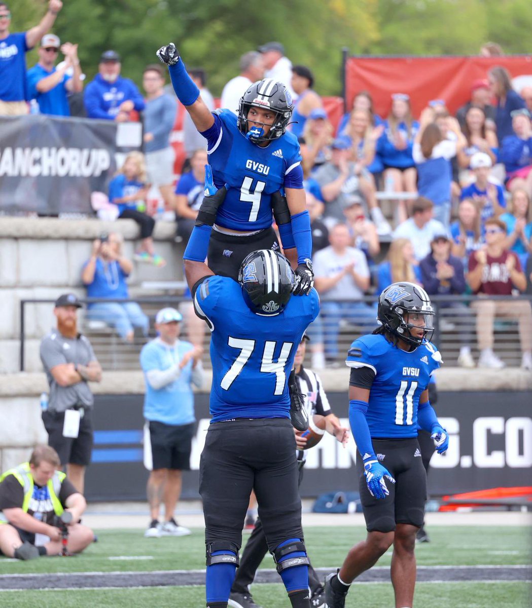 After a great call with @CoachPostmaGV I’m blessed to receive an offer from GVSU💙🖤@CoachOlsonGVSU @IkeVEagles1 @youngslingersQB