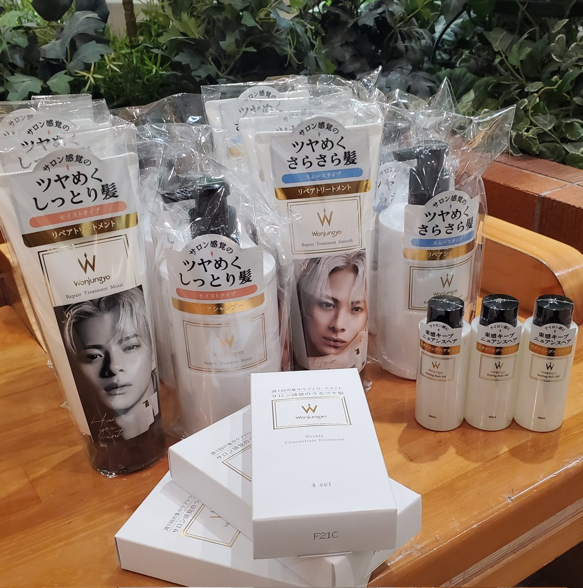 Wonjungyo Haircare Line
紫耀くんのリーフレット付き
無事に全種類買えたぁー❤️

1人3つが上限だったよ
売り場の紫耀くんの写メ撮りたかったけど人が多すぎて無理だったー🥺

 #ウォンジョンヨヘア
 #WonjungyoHair 
 #원정요헤어 
 #平野紫耀 #ShoHirano