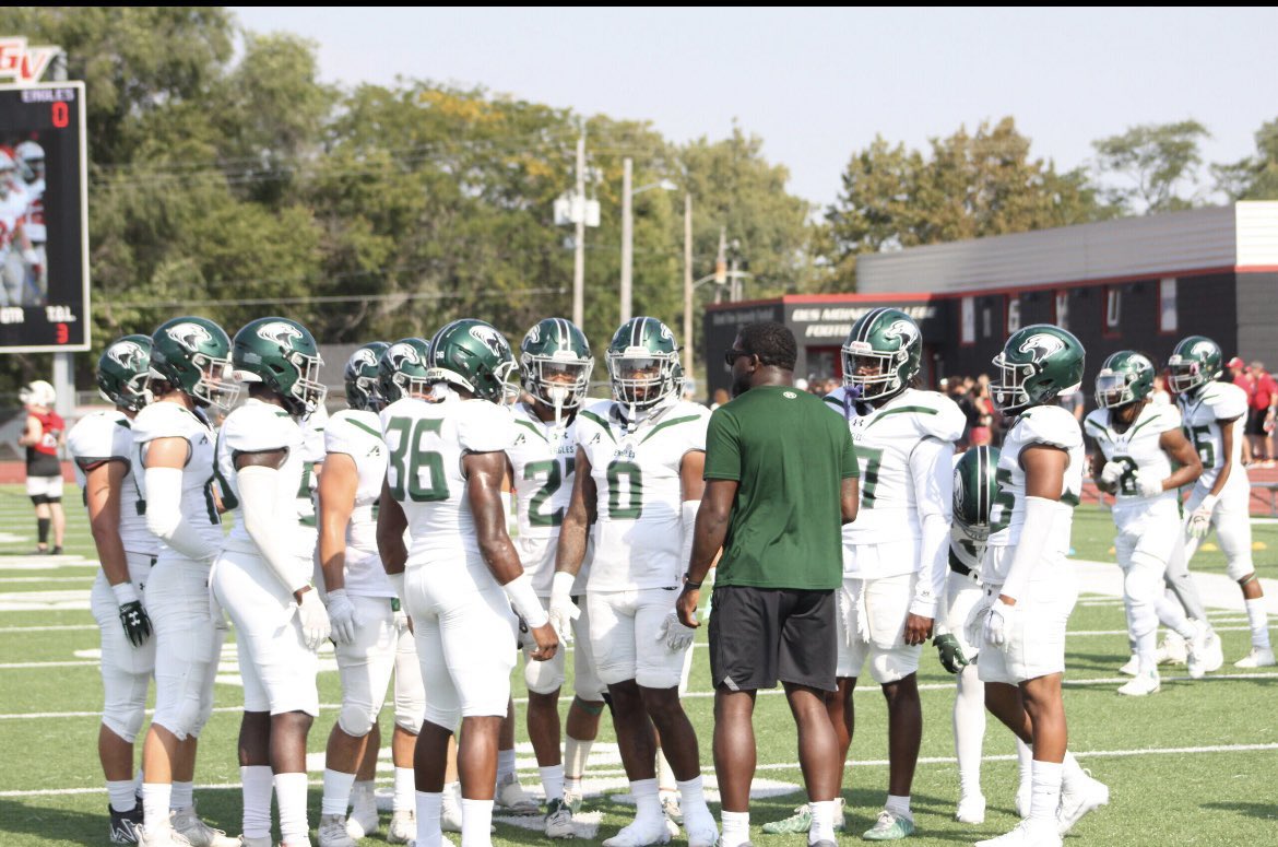 Hugo_Mendoza__'s tweet photo. After several good conversations with @COACHWARECMU Blessed to receive a scholarship to play football at CMU!! @coach_lakes @cmueaglesFB @grind_30 @JUCOFFrenzy https://t.co/LWaVhk01HQ