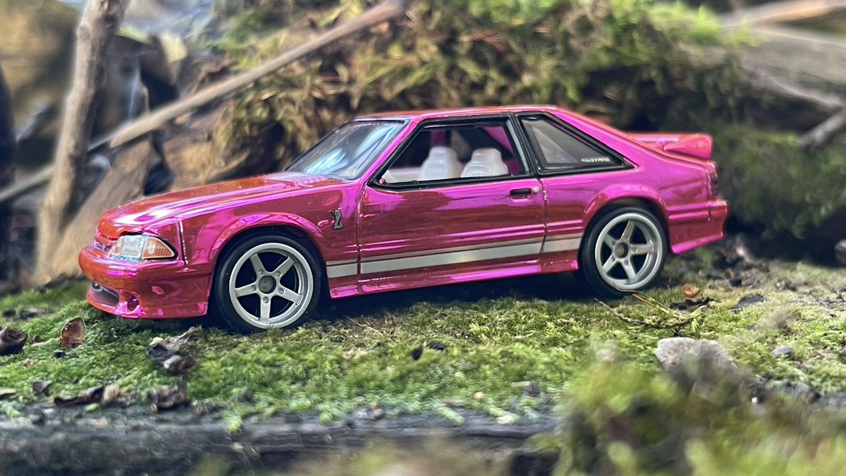 I cleared the leaves out of the area I take photos at and took some pictures with my #HotWheels #RedLineClub 1968 Custom Barracuda and pink 1993 Foxbody Mustang. Spectraflame pink doesn’t show up well in the sun so that’s why it’s in the shade.